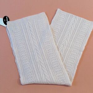 New 100% Csashmere Portolano Scarf. Warm and soft. Light Pink